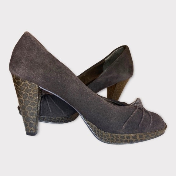 Yellow Box Amanda S. Peep Toe Pump - Brown Suede - Size 6.5M - Picture 5 of 15